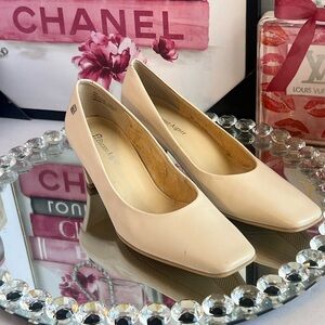 Etienne Aigner vintage Cream Heels women’s size 8